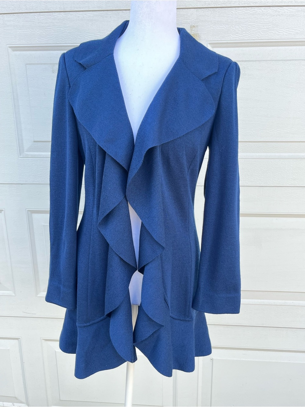 Women VTG St. John wool blend  Blue Ruffle Front Open Jacket /cardigan size 6